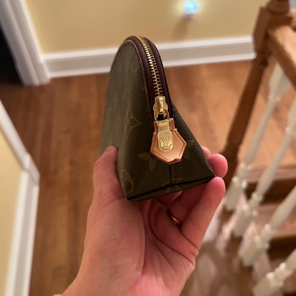 Louis Vuitton Small Cosmetics Pouch - Picture 4 of 6